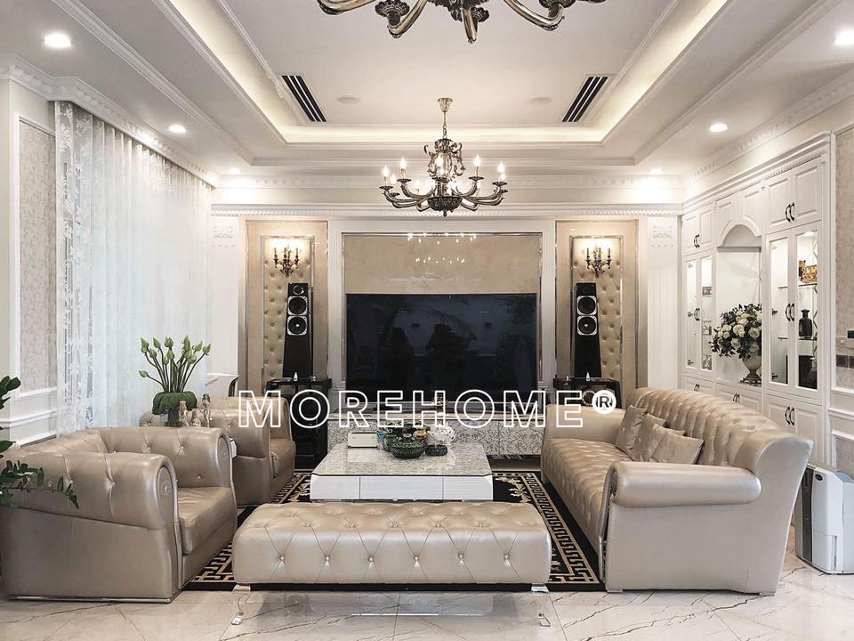 Kết hợp với mảng tường lớn để tivi và giàn loa đài được ốp da tạo sự sang trọng cho căn phòng Thi công nội thất uy tín
