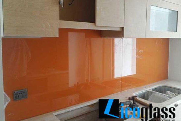 Thi công kính màu ốp bếp tại biệt thự Ciputra